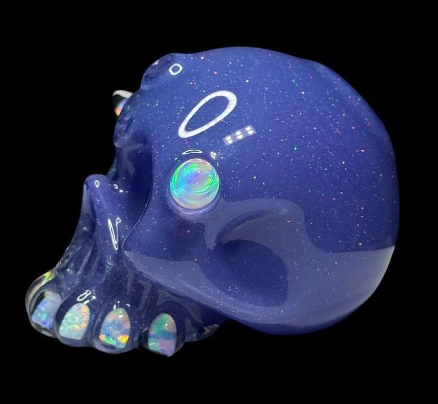 Calavera con ópalos de Carsten Glass